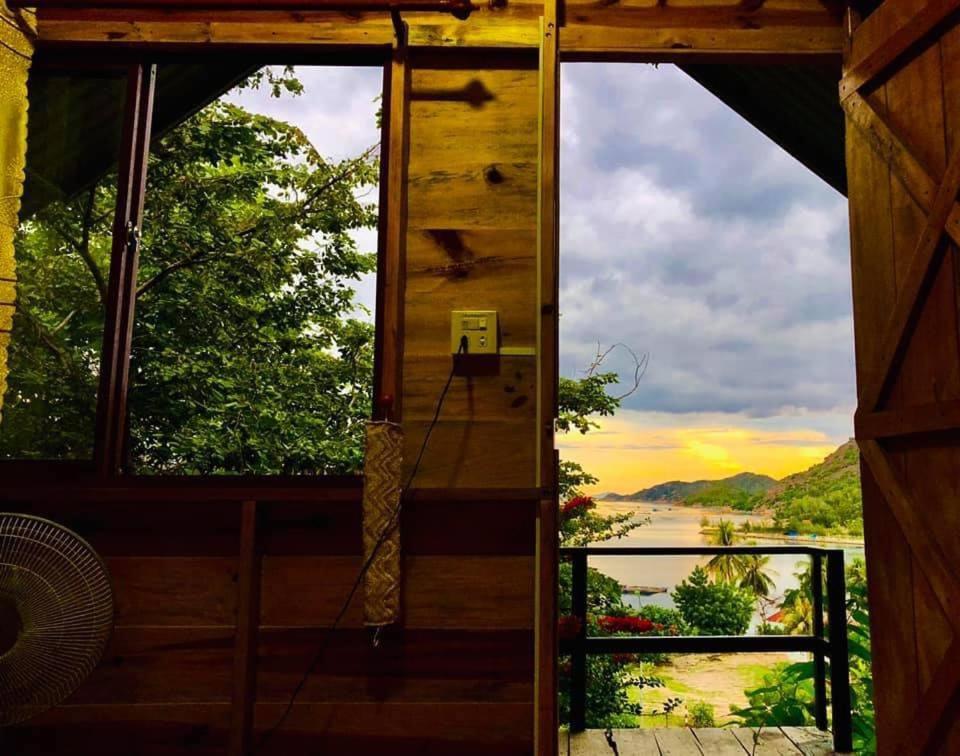Thanh Nhi Homestay カムラン エクステリア 写真